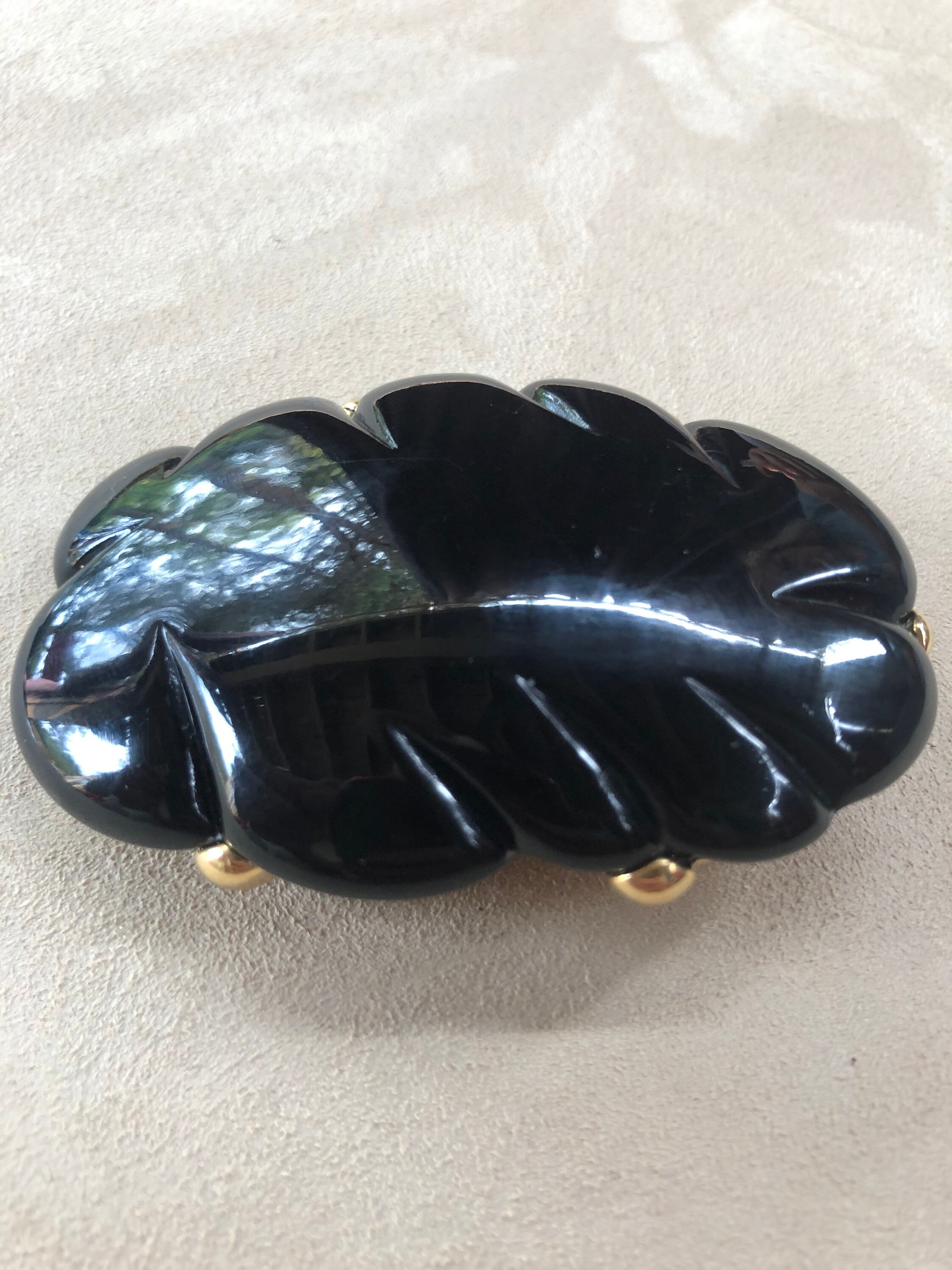 Buckle,Vintage ,TD ladies belt buckle. Black thermoset, leaf pattern.