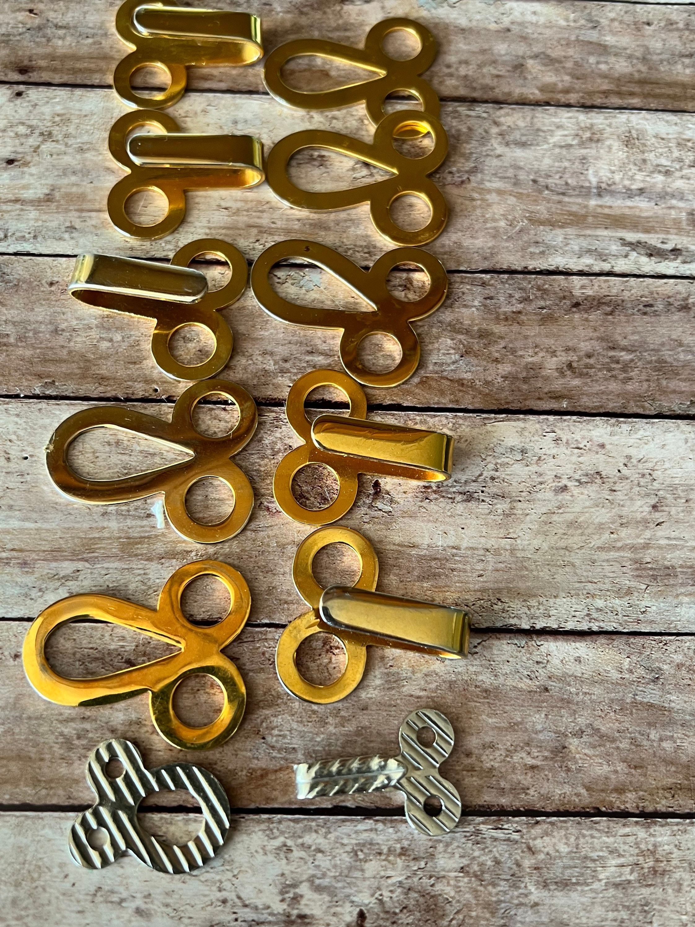 Vintage Ladies Belt Buckles. Gold Tone 