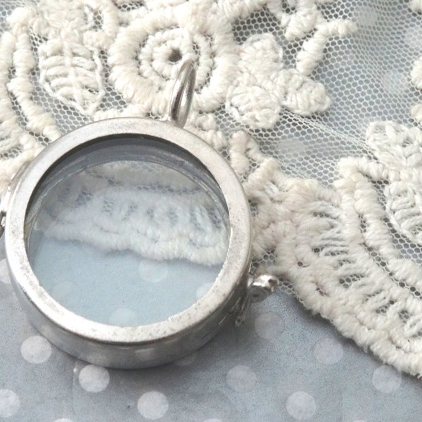 1- Round Glass Locket Small Silver Shadow Box Keepsake Holding Display Pendant 2 Pane Glass Trinket Terrarium Jewelry Supplies Inv0437