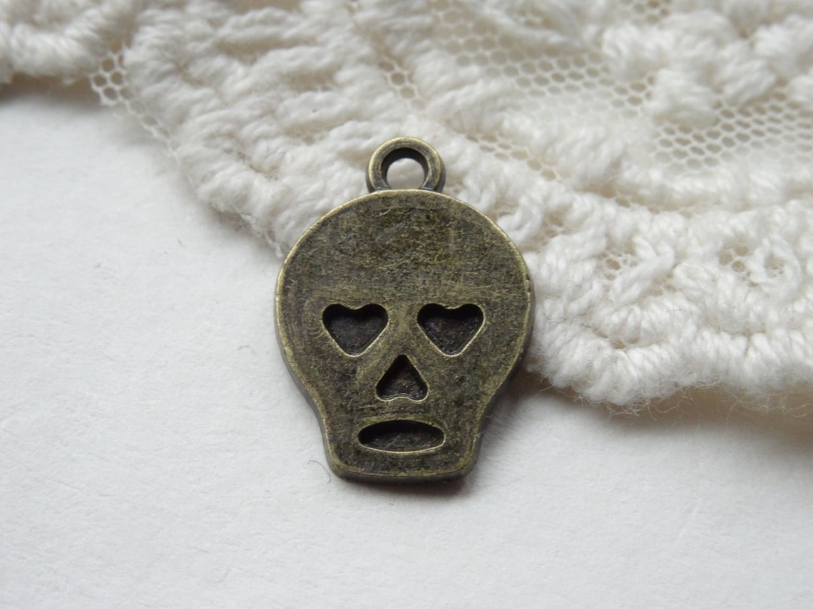10 Flat Skull Charms Halloween Jewelry Making Bronze Skeleton Etsy