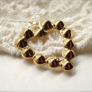 6-Charms coeur avec pointes dorées coeurs unilatérales style punk 1 boucle breloque coeur Saint Valentin fournitures de fabrication de bijoux à bricoler soi-même Inv0223