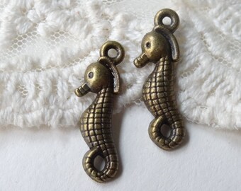 6- Sea Horse Charms Vintage Marine Fishes Vintage Style Charms Swimming Ocean Life Charm Jewelry Inv0210