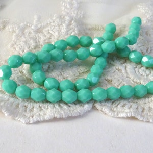 25 - Perles tchèques vert menthe à facettes rondes en verre poli au feu Fournitures de bricolage pour le bricolage vert menthe clair Inv0071