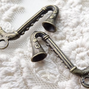 4- Saxophone Charms Musical instrument Band Charms vintage Style Bronze Music Lover Jewelry Supplies Inv0034
