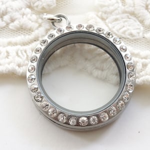 1- Rhinestone Shadow Box Round Clear Glass Locket Pendant Magnetic Closure Secure