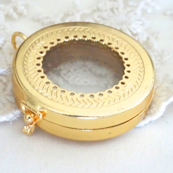 Shadow Box Pendant Large Round Glass Golden Filigree Pill Box Locket See Through Pendant Diy Jewelry Supplies INV0483