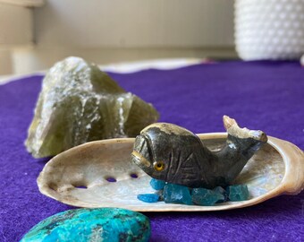 Whale Crystal figurine bundle - Soapstone Whale with Chryocholla, Green Calcite, Blue Apatite Chips and Abolone Shell