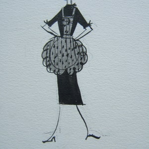 Tiny Housewife, mały czarno-biały wydruk na papierze, obraz na papierze bezkwasowym w kolorze złamanej bieli; kopia. Copyright 2106 Darmowa wysyłka w USA.