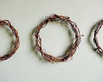 Small Triple Goddess Moon Grapevine Wreath Set – Miniature Natural Wall Decor, Witchy Cottagecore Altar Decor, Pagan Moon Phase, Homeware