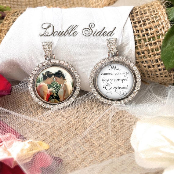 Double sided memory pendant outlet