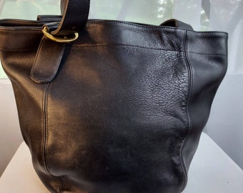 Vintage black leather womens handbag, shoulder bag, big tote.