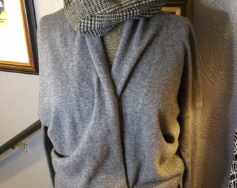 Vintage Vince gray cashmere sweater, size Small.