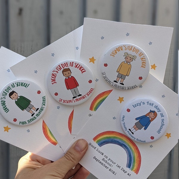 Tarjeta de identificación personalizada para el primer día de clases: peinado y uniforme personalizados