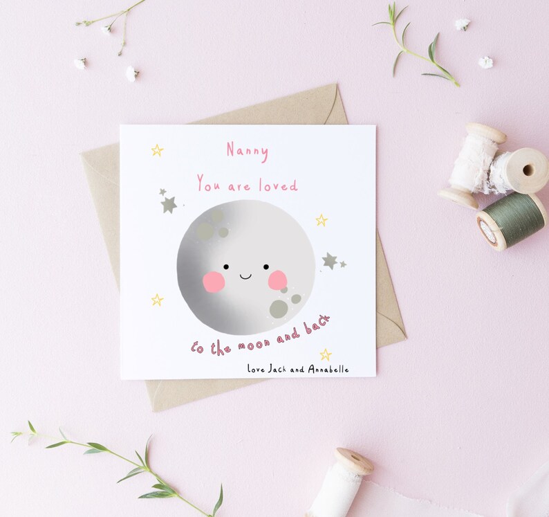 Tarjeta personalizada del Día de la Madre: a la luna, mamá, niñera, Nanna. El texto se puede cambiar. Cumpleaños imagen 2