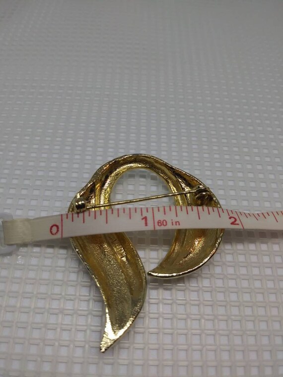 Abstract brooch vintage gold tone signed M Jent - image 3