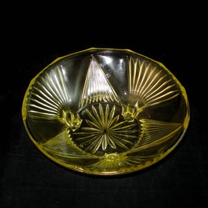 Vintage Old Vaseline Uranium Yellow Depression Glass Bowl