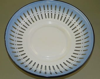 Frutero antiguo esmaltado, plato de fruta de metal, bandeja rústica para fruta, esmaltado, Europa del Este, 1971