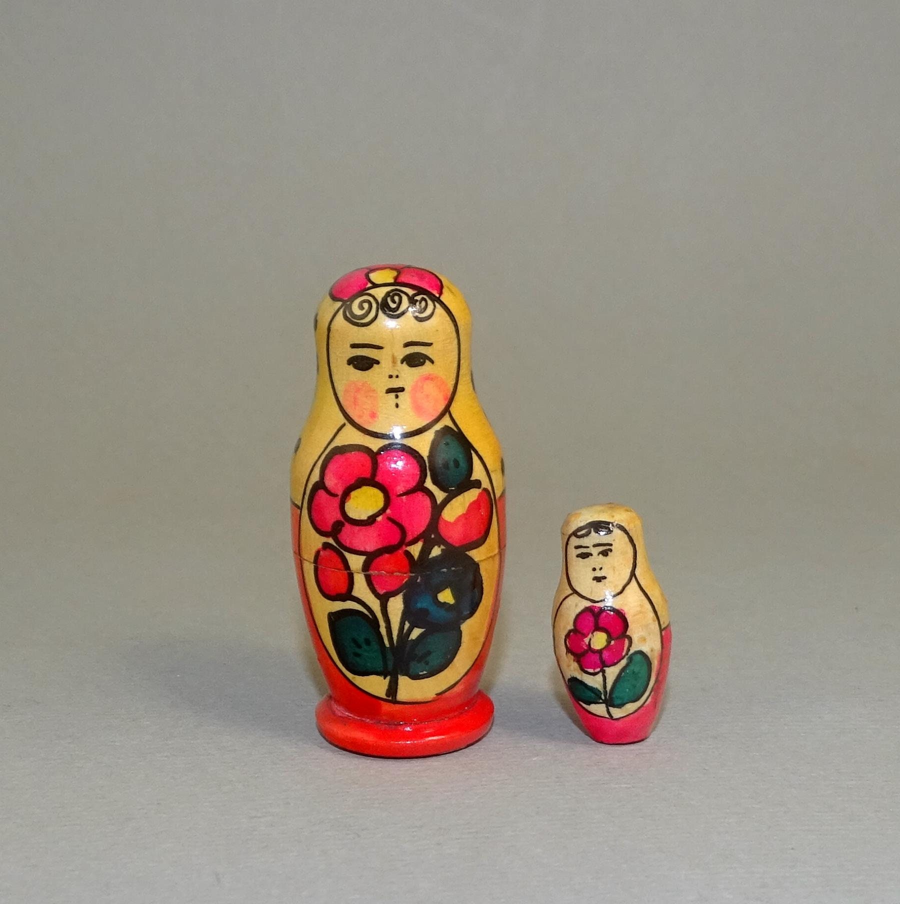 ロシアのソビエト時代の入れ子人形 6 体入りのヴィンテージ ミニ