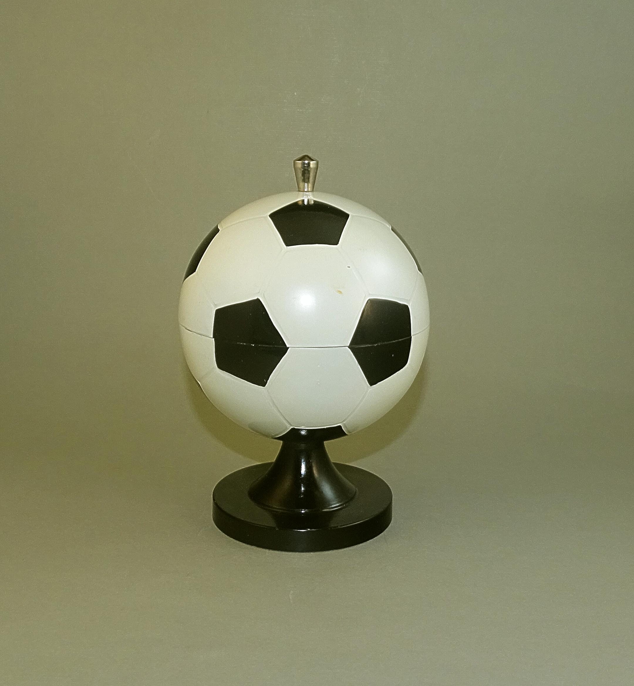 Vintage Old Cigarette Box, Soccer Ball Cigarette Holder, Souvenir Cigarette  Dispenser, 1980's