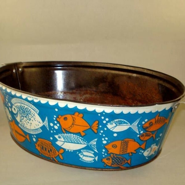 Vintage alte russische sowjetische Kind Zinn Spielzeugwanne, Badewanne, Waschbecken, Waschbecken NORMA mit Fischen, Norma Lithoprint Spielzeug, UdSSR, Waschbecken, Badewanne,