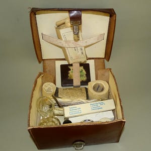 Vintage Old Small First Aid Doctor&#39;s Leather Bag with Medical Equipment Inside