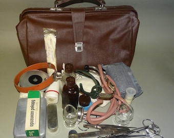 Vintage Old Doctor&#39;s Bag with Medical Equipment & Instuments inside, First Aid Doctor&#39;s Bag, Doctor bag