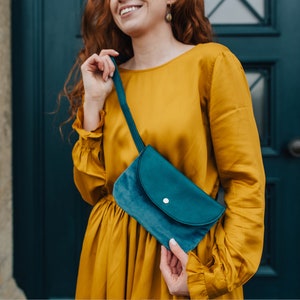 Vegane Gürteltasche GERIT – Petrol aus Samt und Kunstleder 3in1-Tasche Clutch Umhängetasche