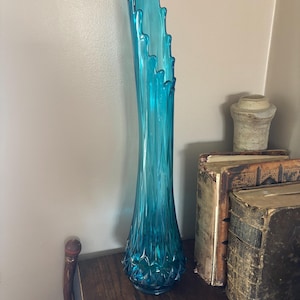 Vintage LE Smith Blue Glass Swung Vase Diamond 27” Tall
