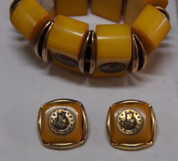 Vintage Bakelite bracelet & earring set - image 3