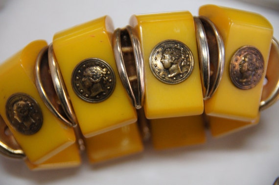 Vintage Bakelite bracelet & earring set - image 5