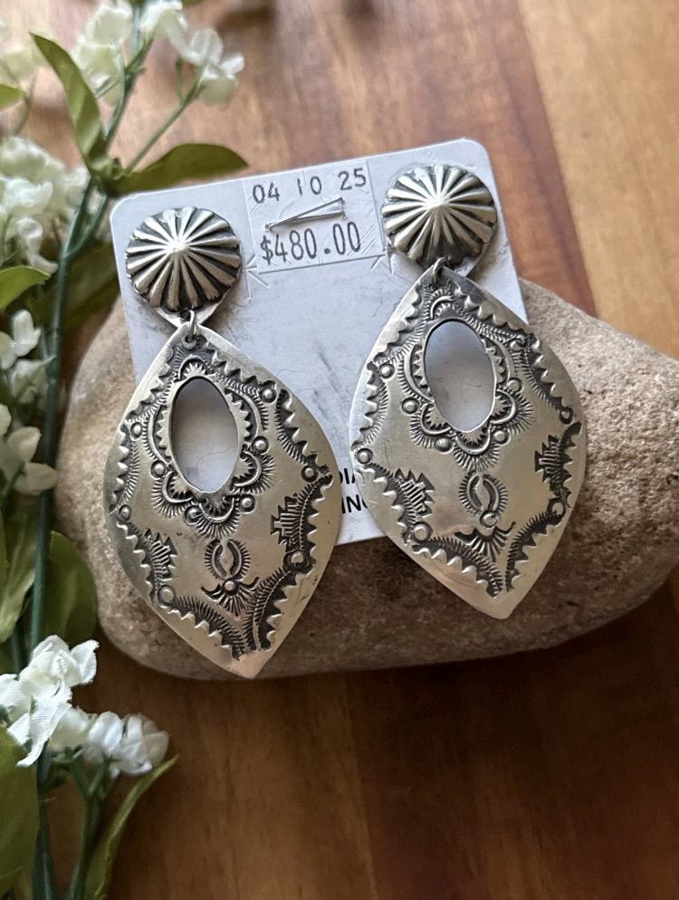 Engraved Rivet Earring 両耳 Navajo Sterling Silver Stamped Leaf Earrings. VJP Vincent - Etsy