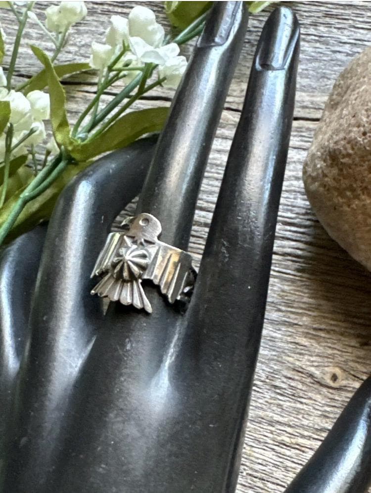 ナバホ族 LJ作 スターリングシルバー サンダーバード リング 13号 ナバホ族 LJ作 スターリングシルバー サンダーバード リング 13号