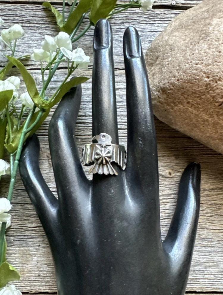 ナバホ族 LJ作 スターリングシルバー サンダーバード リング 13号 ナバホ族 LJ作 スターリングシルバー サンダーバード リング 13号