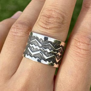 Sunshine Reeves 925 Sterling Silver Stamped Band Ring. Navajo Size