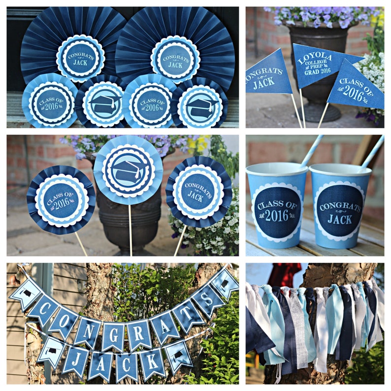 Op de afbeelding: Afstudeerfeestdecoraties in blauw en wit met de naam Jack. De decoraties omvatten banners, bekers, vlaggen en papieren waaiers.