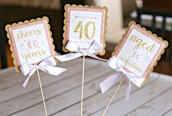 CENTRO de mesa de cumpleaños de la mujer DE ORO ROSA, Cumpleaños de hito  femenino, Decoraciones de fiesta 40, Decoración de fiesta de oro Glitter 40  Saludos a 40 años -  México