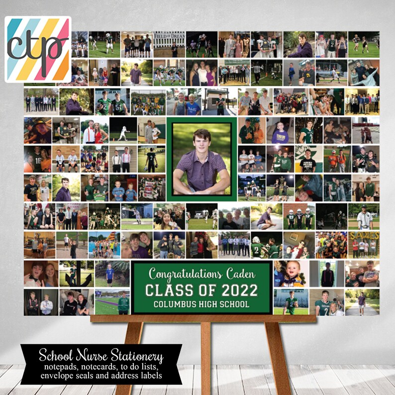K&ouml;nnte beinhalten: Ein gr&uuml;nes und schwarzes Abschlusszeichen mit dem Text "Congratulations Caden CLASS OF 2022 COLUMBUS HIGH SCHOOL". Das Schild ist von einer Collage mit Fotos eines jungen Mannes in verschiedenen Umgebungen umgeben.