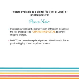 Puede incluir: Texto sobre un fondo blanco con un borde rayado de colores. El texto dice: "Carteles disponibles como archivo digital (PDF o Jpeg) o carteles impresos! Tenga en cuenta: Si est&aacute; comprando la versi&oacute;n digital de este cartel, utilice el c&oacute;digo de env&iacute;o gratuito: CHARMINGDIGITAL para eliminar los gastos de env&iacute;o. NO utilice el c&oacute;digo en los carteles impresos. Le enviaremos un enlace para pagar el env&iacute;o si utiliza carteles impresos."