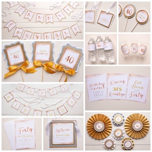 Puede incluir: Un conjunto de decoraciones de fiesta doradas y rosa dorado para un 40 cumplea&ntilde;os. El conjunto incluye pancartas, adornos para cupcakes, etiquetas para botellas de agua y un cartel de bienvenida. Las decoraciones presentan un fondo de purpurina y el n&uacute;mero 40 en rosa dorado.