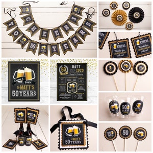 Op de afbeelding: Een verzameling zwarte en gouden 50e verjaardagsfeestversieringen. Inclusief een banner met de tekst "Cheers to 50 Years", borden, cupcake toppers en bier-thema decoraties. De decoraties bevatten biermokken en de tekst "Cheers & Beers".