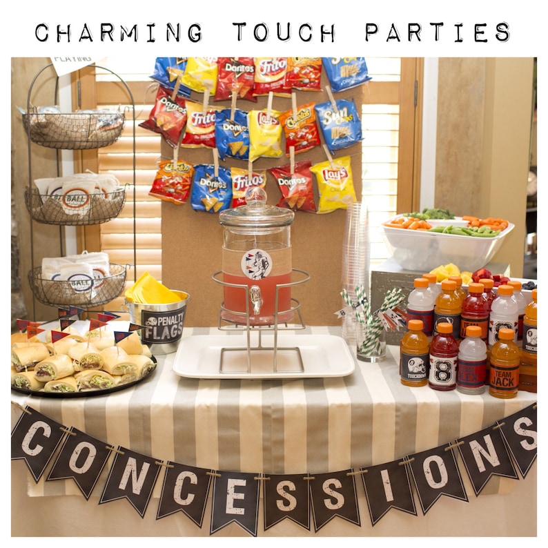 Decoración de fiesta de cumpleaños con temática deportiva para niños. Pancarta de concesiones, totalmente ensamblada y personalizable. Fútbol americano, baloncesto, béisbol y fútbol. imagen 1