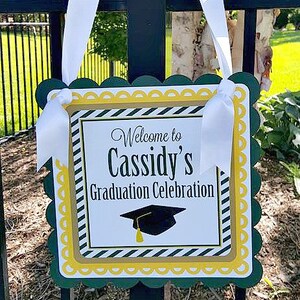 GRADUATION PARTY DECORATIONS, Graduation Centerpiece. Custom Graduation Decor. Grad Centerpiece. Grad Decor, Green and Yellow 画像 6