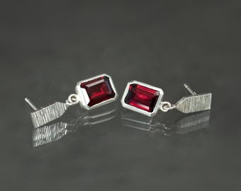 Rhodolitgranatörhängen i sterlingsilver med pilar