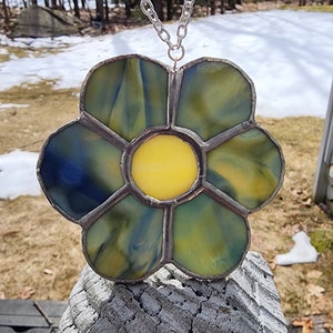 Stained Glass Daisy Ornament, Peaceful Artwork Stained Glass Flower Window Art,  Daisy Flower Colorful Suncatcher Cute Dorm Decoration