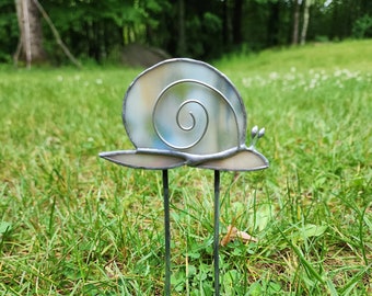 Stained Glass Snail Garden Stake, Snail Garden Decor, Snail Glass Art, Glass Garden Art