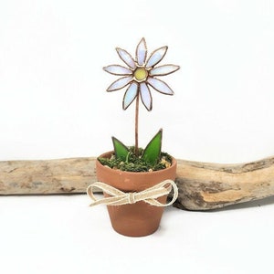 Stained Glass Daisy Flower, Springtime Decor, Glass Flower in Pot, Bright Decorative Blossom Windowsill Decor, Gift for Mom