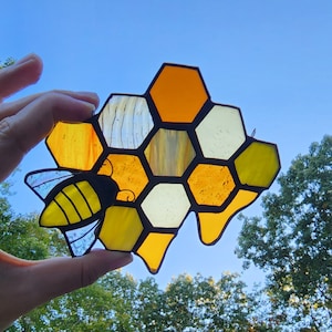 Unique Stained Glass Bumblebee Ornament, Honeycomb Decor Glass Artwork Bee Lover Gift, Bee Stained Glass Decorative Glass Art Honeybee Art