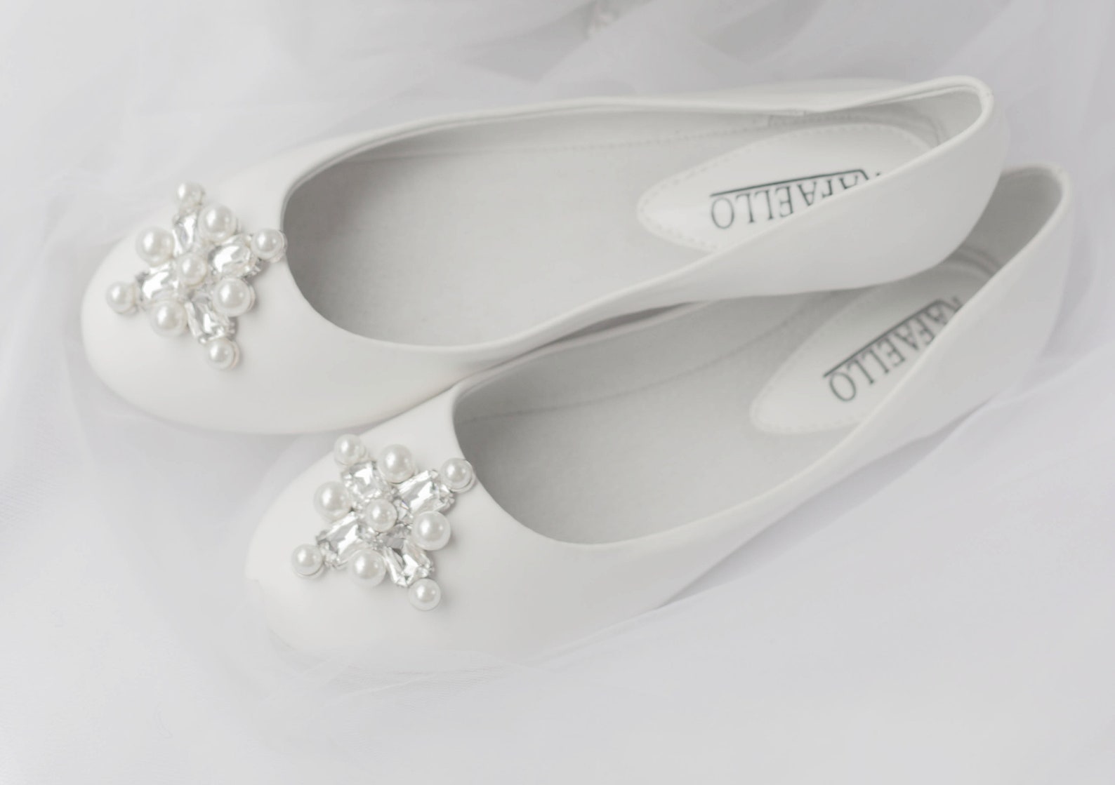white wedding crystal ballet flats. white pearls bridal shoes. classic bridal shoes. white wedding crystal ballet flats. white pearls bridal shoes. classic bridal shoes.