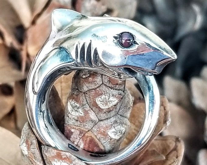 Sterling Silver Shark Ring, marine life Jewelry, Ocean-Inspired Silver Ring