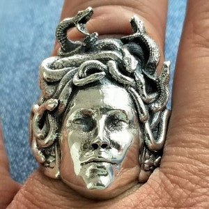 Mythical Medusa ring in sterling silver 925